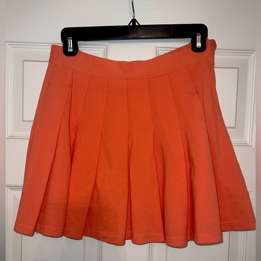 URBAN OUTFITTERS pleaded skirt